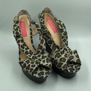 Betsy Johnson Vero Cuoio 8M Animal Print Wedges